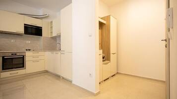 Comfort Apartment, Balcony, Mountain View | Private kitchen