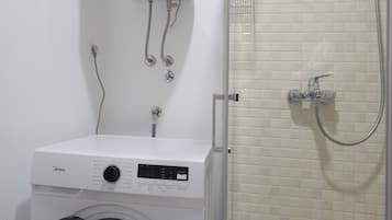 Departamento Confort, balcón, vista a la montaña | Baño