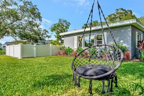 Property grounds - HGTV Featured Home - Heated Pool, Hot Tub, Fire Pit, 5 Min Drive to Top Beaches (Largo)