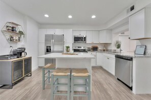 Fridge, microwave, oven, stovetop - HGTV Featured Home - Heated Pool, Hot Tub, Fire Pit, 5 Min Drive to Top Beaches (Largo)