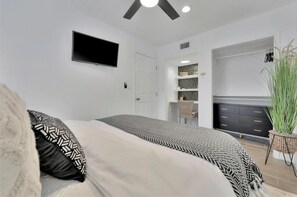 3 bedrooms, desk, iron/ironing board, travel cot - HGTV Featured Home - Heated Pool, Hot Tub, Fire Pit, 5 Min Drive to Top Beaches (Largo)