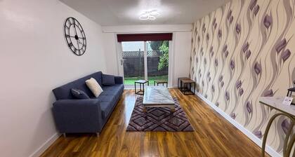 Erskine - House - Sleeps 4 - Parking - River Side