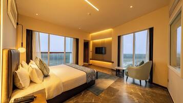Junior Suite, Sea View | Desk, free WiFi