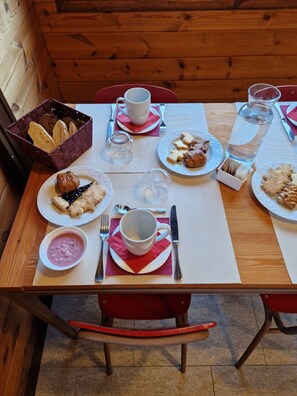 Free daily full breakfast - Glamping Alpe Campo Rimasco (Rimasco)