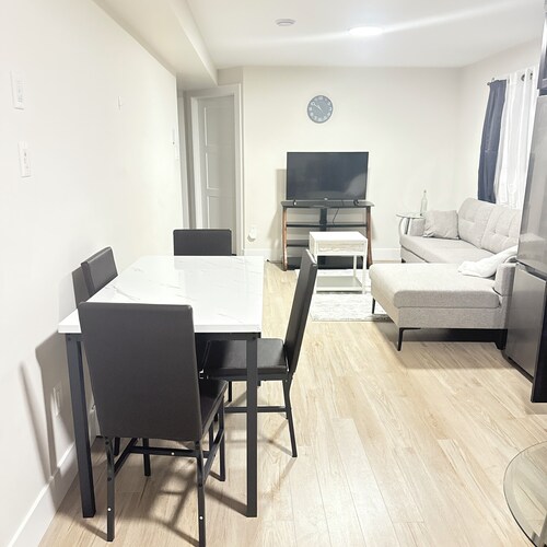 A cozy haven at the heart of the city and a minute drive to the airport