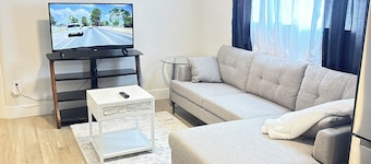 A cozy haven at the heart of the city and a minute drive to the airport