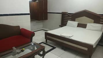 Standard Room | Rollaway beds, bed sheets