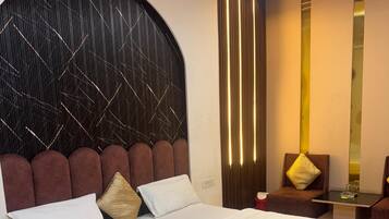 Suite | Rollaway beds, bed sheets