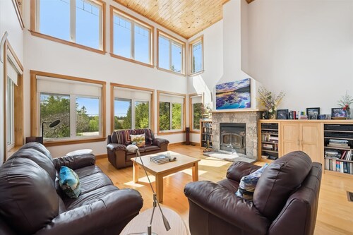 Topaz Beach Cottage | AC | Waterview
