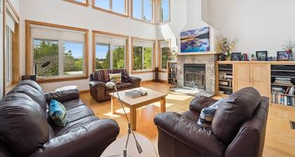 Topaz Beach Cottage | AC | Waterview