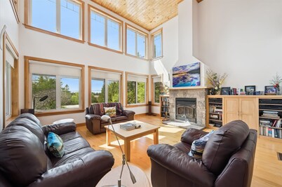 Topaz Beach Cottage | AC | Waterview