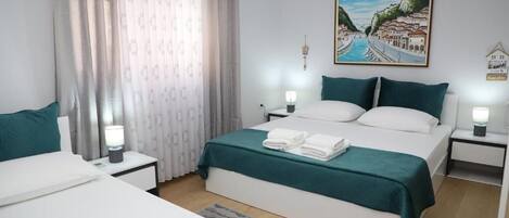 3 bedrooms, in-room safe, iron/ironing board, WiFi (free)