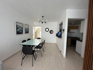 Dining - Amueblado (Licey al Medio)