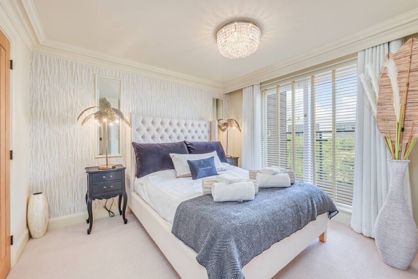 2 bedrooms, desk, iron/ironing board, WiFi