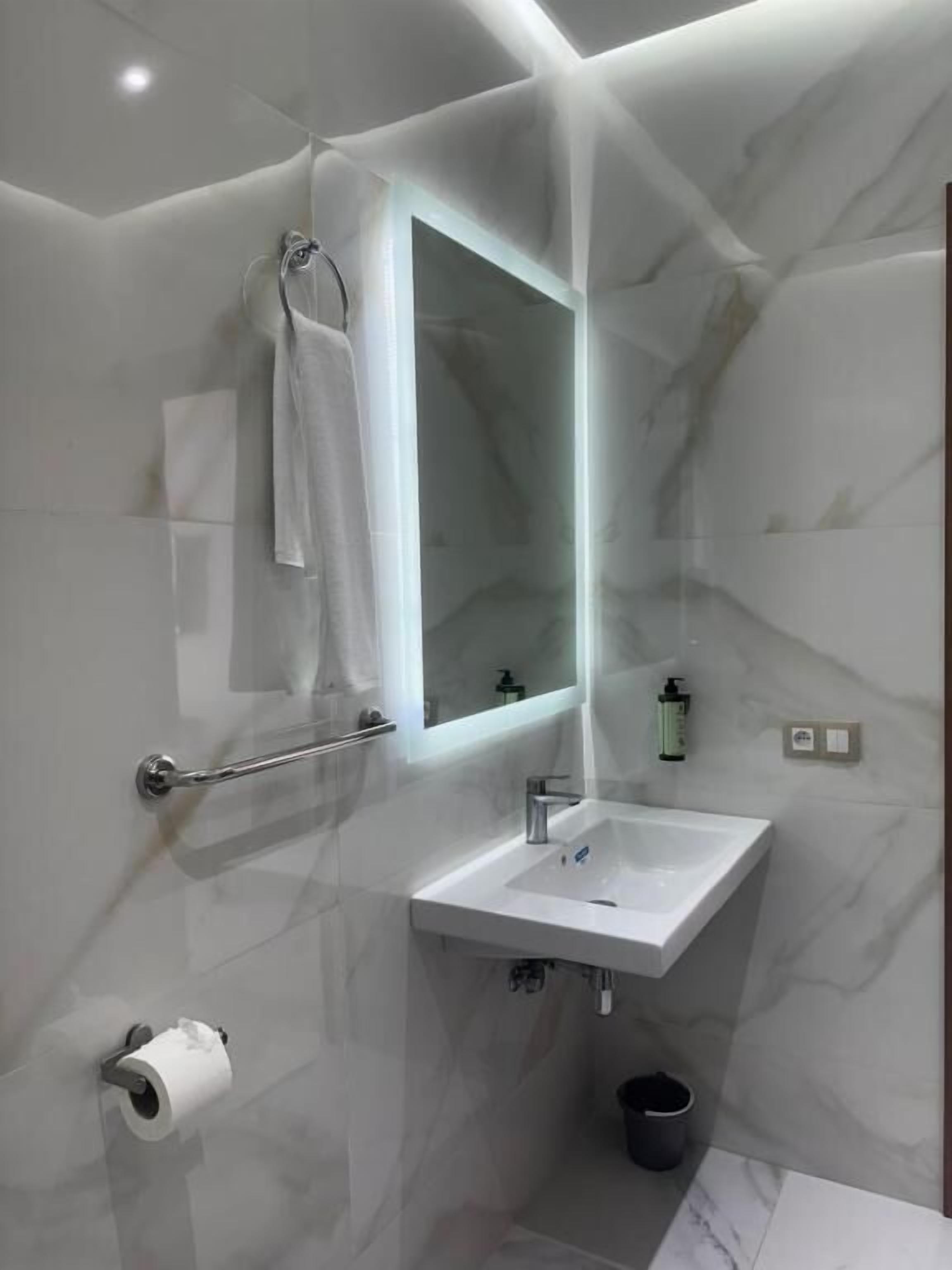 Habitación individual estándar, vista al patio | Baño