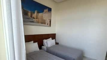 Chambre Confort avec lits jumeaux, balcon, vue ville | Wi-Fi gratuit