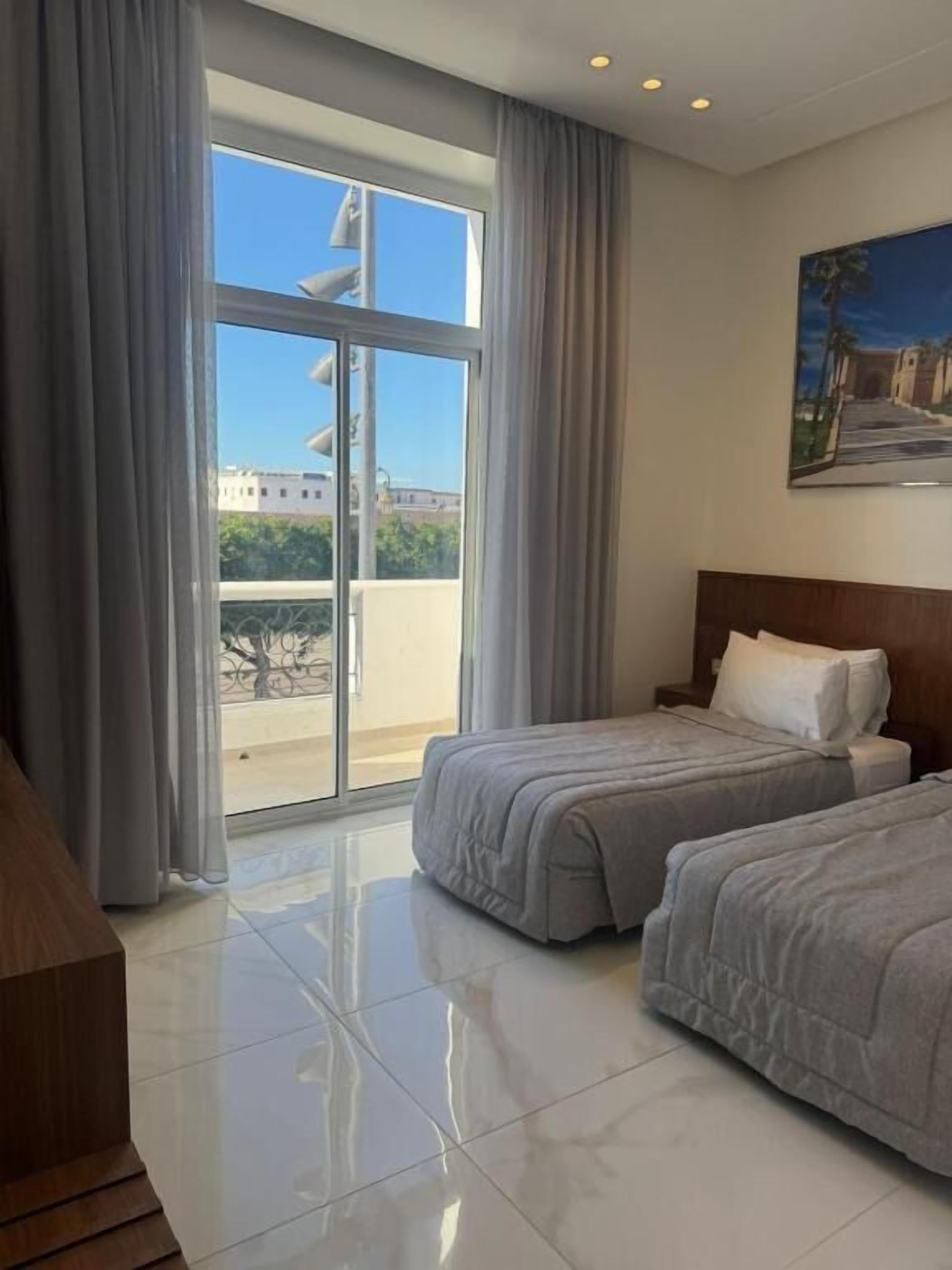 Habitación Confort con 2 camas individuales, balcón, vistas a la ciudad | Wifi gratis