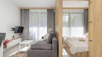 Iron/ironing board, travel cot, WiFi, bed sheets