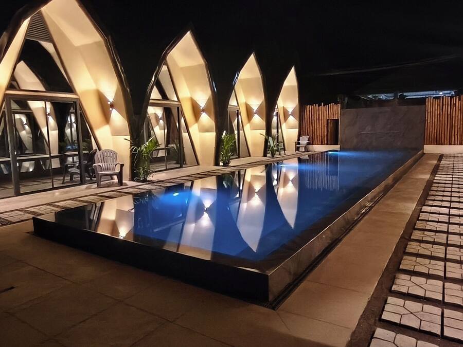 Deluxe dubbelrum eller tvåbäddsrum - uteplats - utsikt mot poolen | Pool