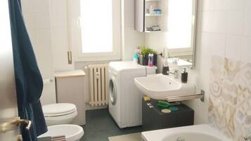 Haartrockner, Bidet, Seife