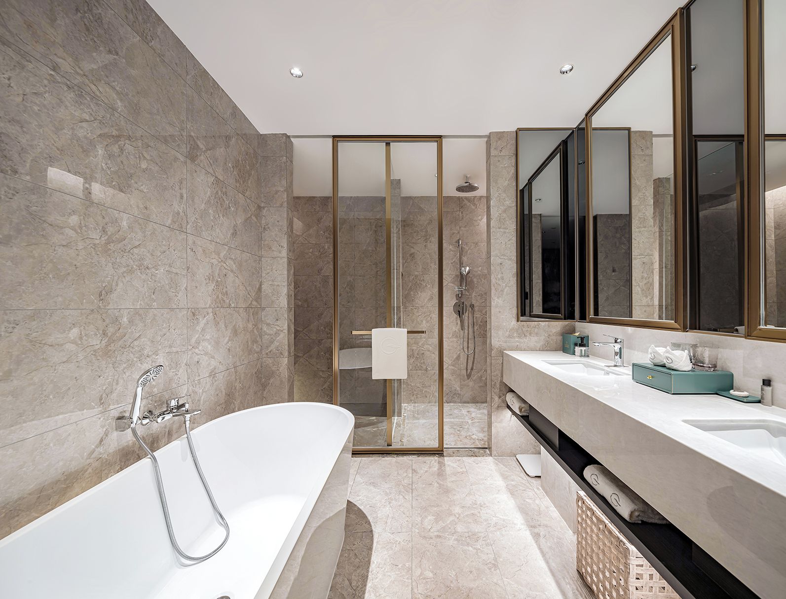 Signature Suite, Partial Lake View | Bathroom