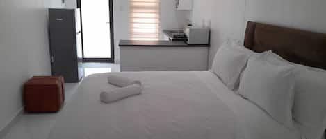 Iron/ironing board, WiFi, bed sheets