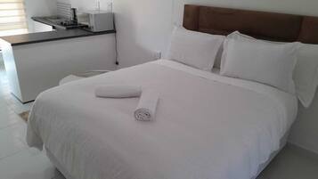 Iron/ironing board, WiFi, bed sheets