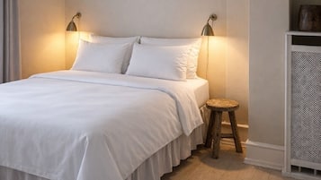 4 bedrooms, iron/ironing board, Internet, bed sheets