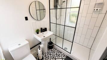 Douche, serviettes fournies