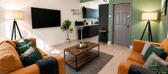 6-bed House - Sleeps 11 - Garden - Parking