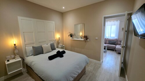 Enjoyable 2-bedroom apartment with AC in vibrant Gibraltar