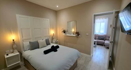 Enjoyable 2-bedroom apartment with AC in vibrant Gibraltar