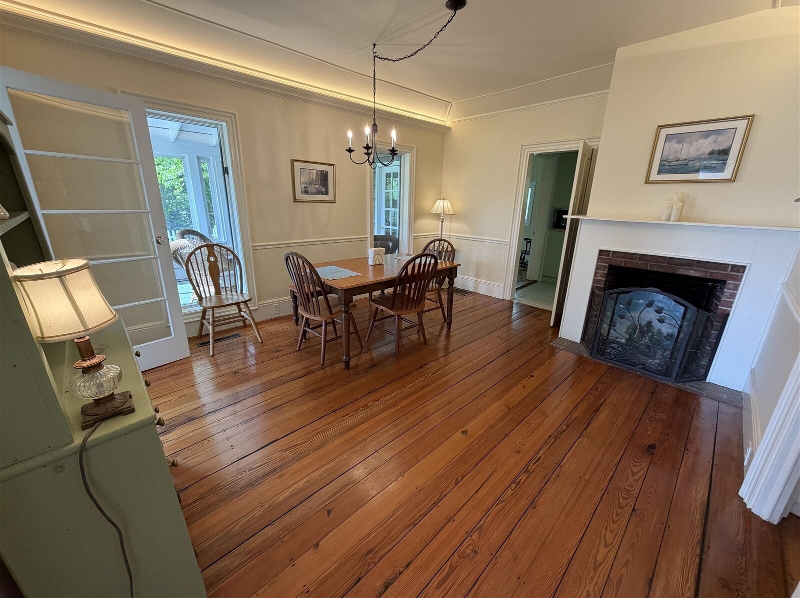 Dining Room. Guests do not have access to the fireplace.
