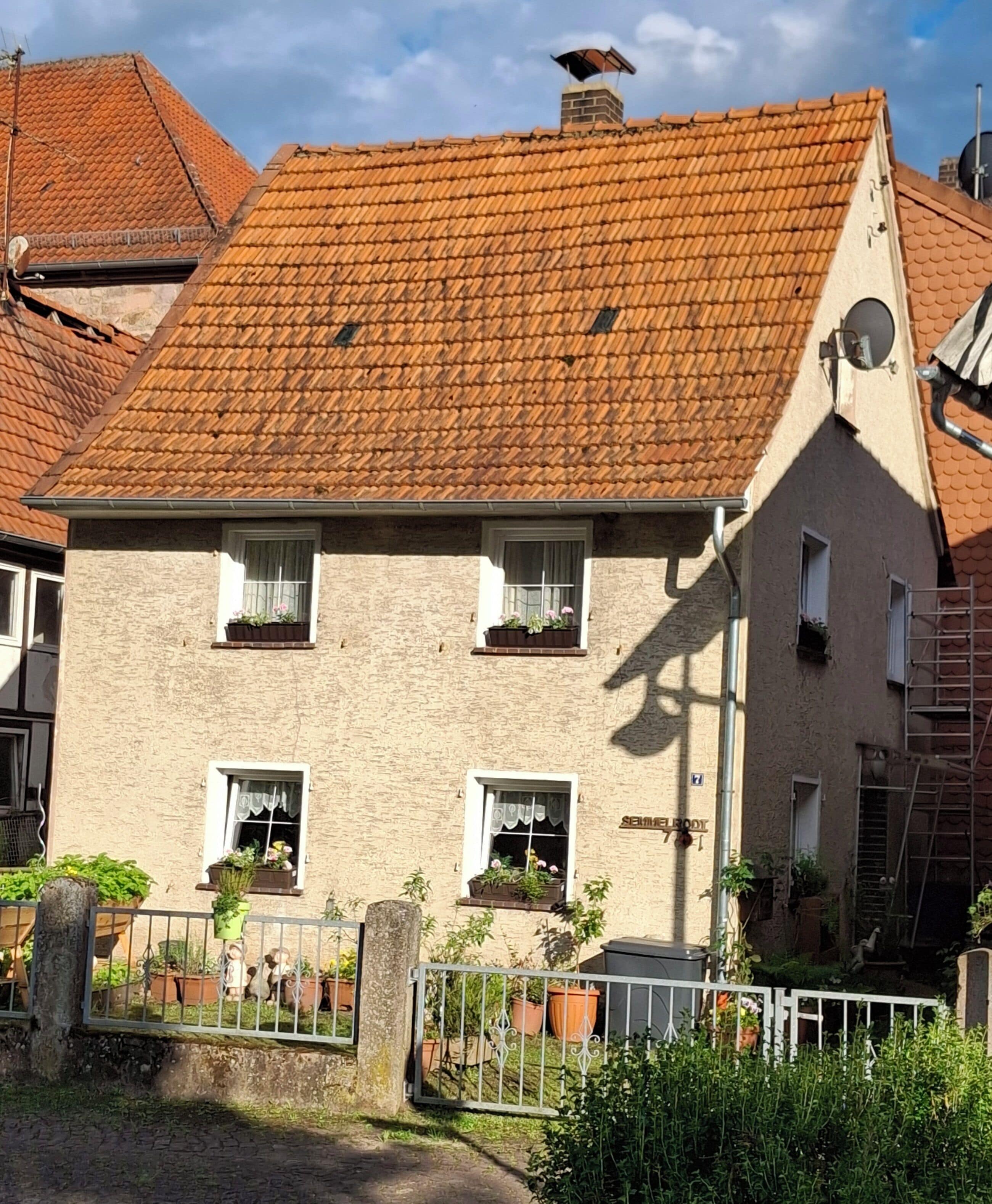 A two-story building with a tiled roof, multiple windows with shutters, and a sign indicating 'SEMINARIES'.. Haus Semmelrodt small vacation home between the castles Ludwigstein and Hanstein