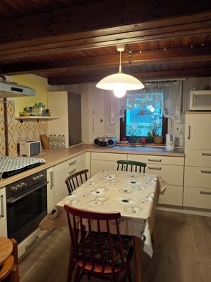Fridge, microwave, stovetop, coffee/tea maker - Cozy little vacation home between the castles Ludwigstein and Hanstein (Witzenhausen)