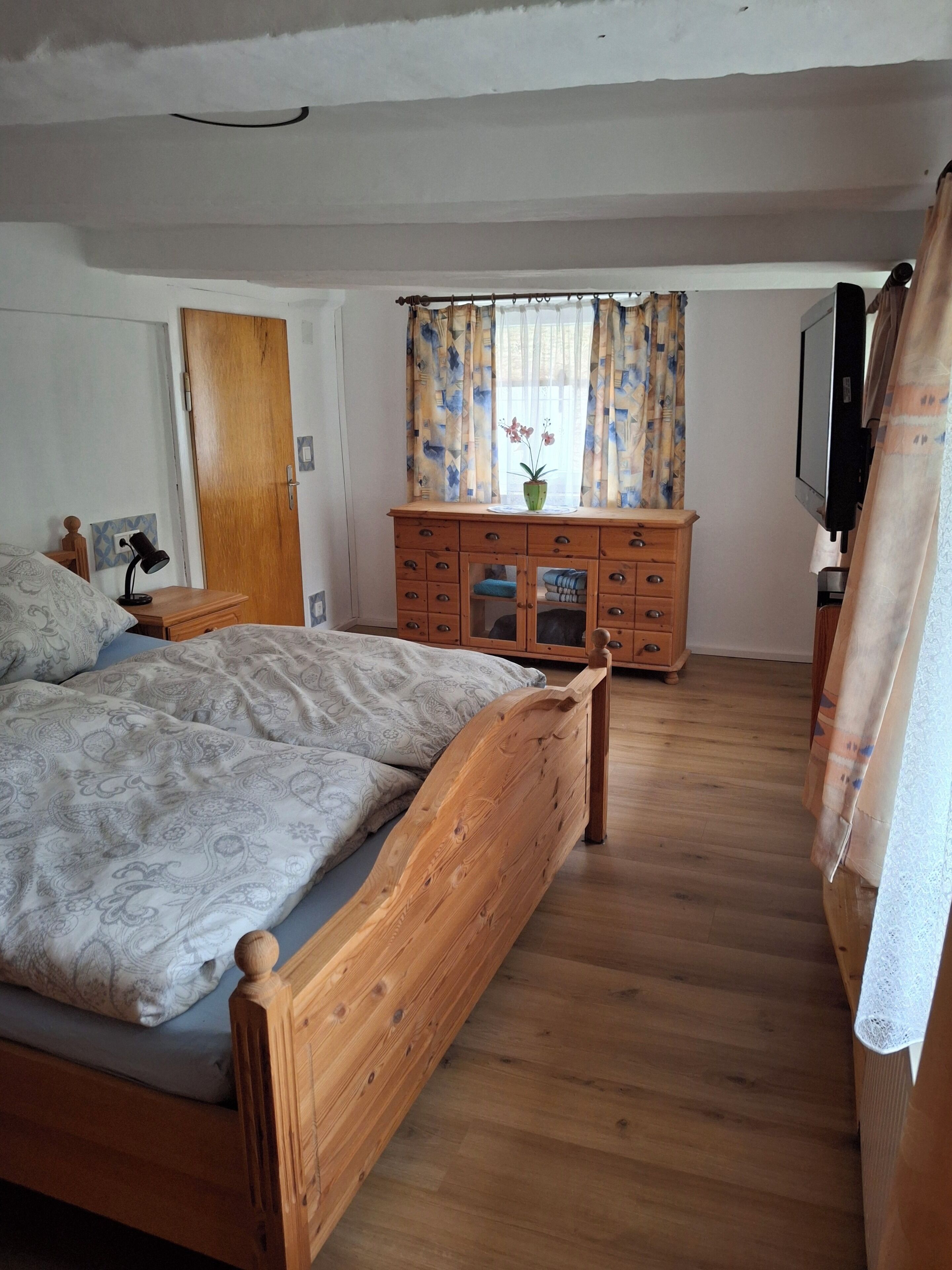 2 chambres, fer et planche à repasser, draps fournis