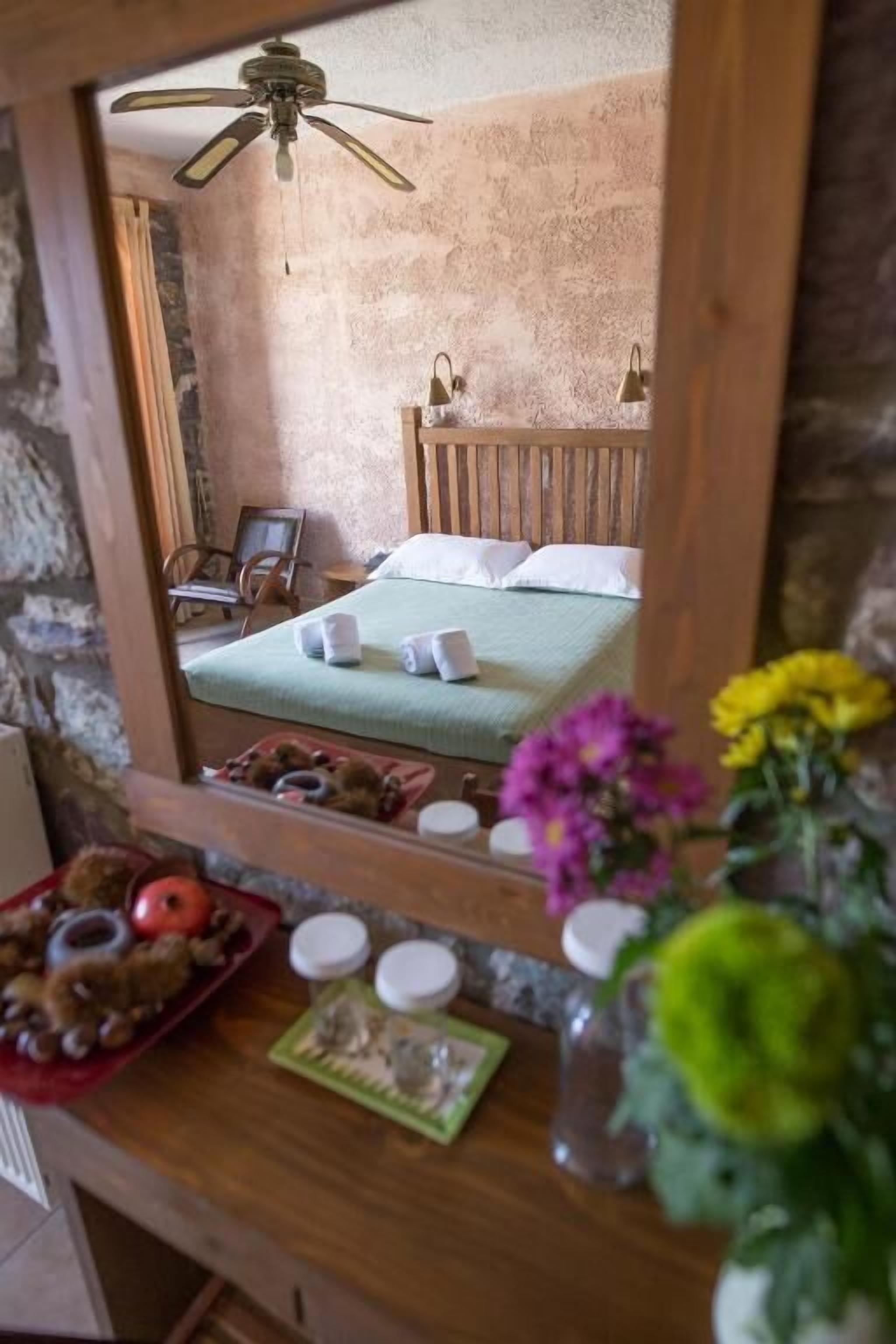 Iron/ironing board, travel crib, WiFi, bed sheets