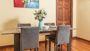 Deluxe Apartment | Dining