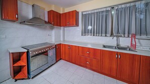 Deluxe Apartment | Private kitchen - Valley Arcade by TSG (Nairobi)