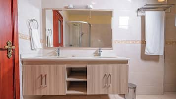 Deluxe-Apartment | Badezimmer