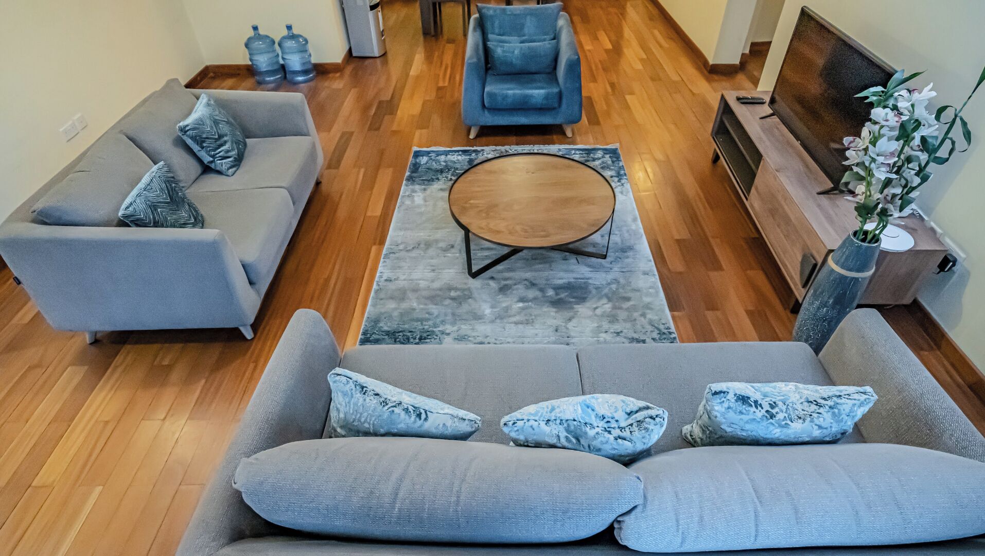 Deluxe Apartment | Living area | 42-inch flat-screen TV with digital channels