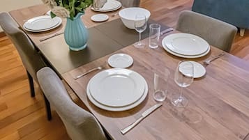 Deluxe Apartment | Dining