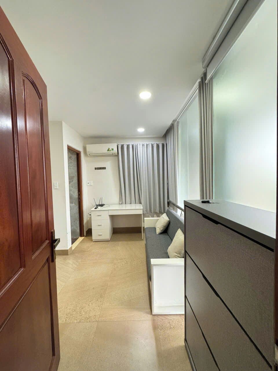 Deluxe Studio, Non Smoking | Minibar, desk, iron/ironing board, free WiFi