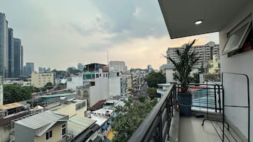 Departamento Deluxe, balcón, vista a la ciudad | Terraza o patio