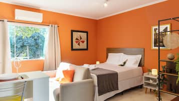 Apartamento | Cortinas blackout, ferros/tábuas de passar roupa, Wi-Fi de cortesia