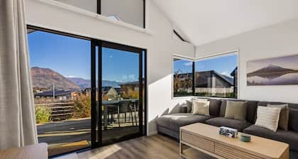 Fire, Light & Mountains - Your Wanaka Home Base