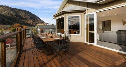 Timberstone House | Spacious 5BR, Walk to Town