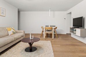 Smart-TV og peis