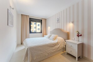 2 dormitorios, tabla de planchar con plancha, wifi gratis y ropa de cama
