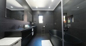 Bathroom - Vrbo Property (Alcabideche)